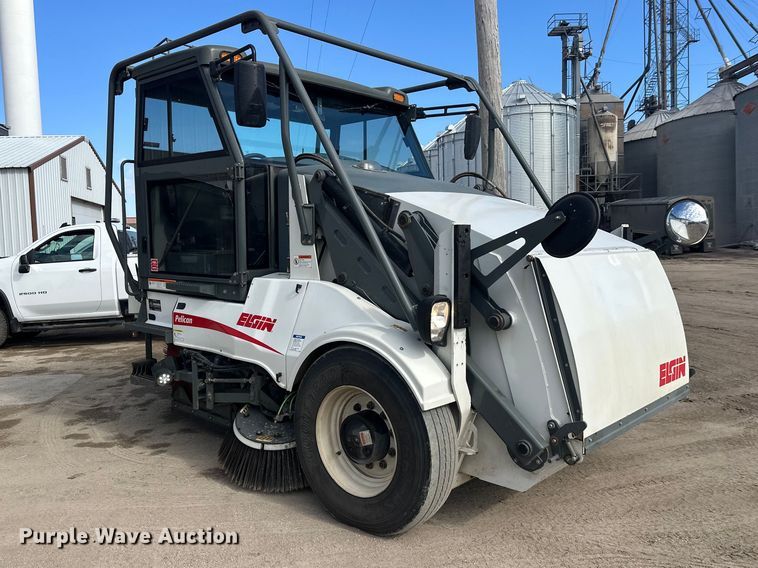 image for item FK1858 2007 Elgin Pelican street sweeper