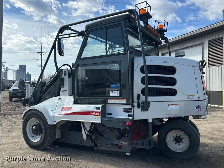 image for item FK1858 2007 Elgin Pelican street sweeper