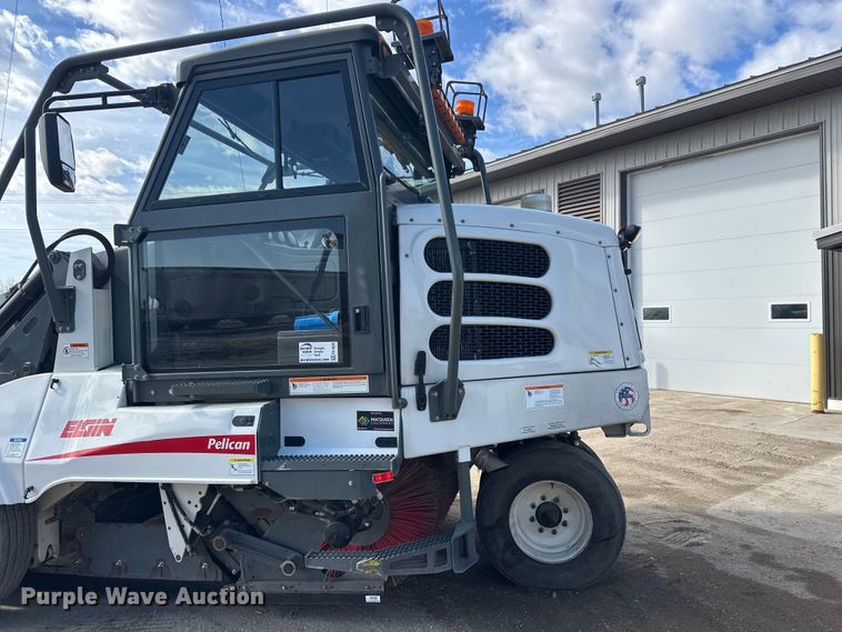 image for item FK1858 2007 Elgin Pelican street sweeper