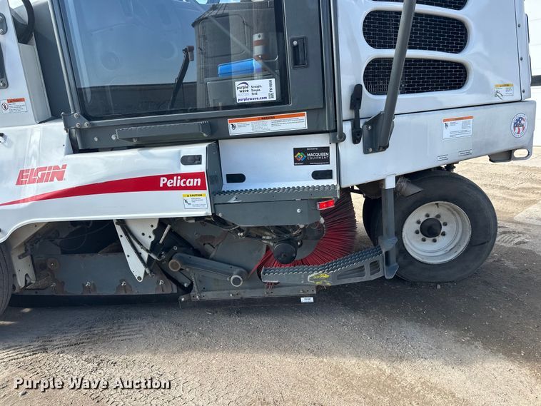image for item FK1858 2007 Elgin Pelican street sweeper