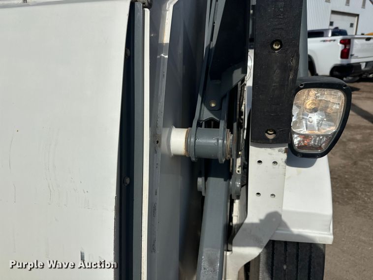 image for item FK1858 2007 Elgin Pelican street sweeper