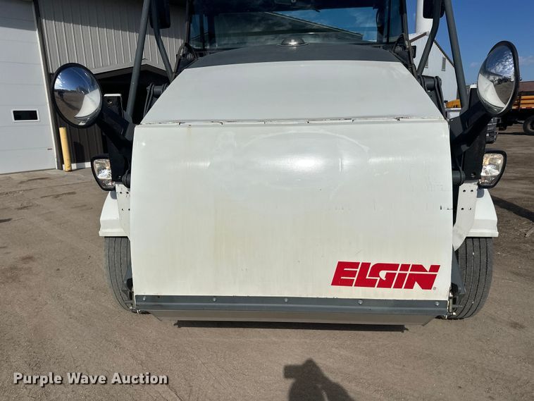 image for item FK1858 2007 Elgin Pelican street sweeper