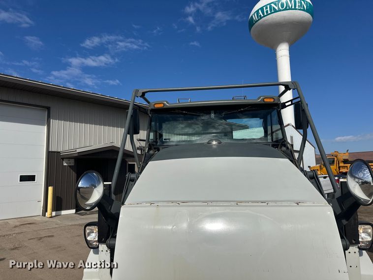 image for item FK1858 2007 Elgin Pelican street sweeper