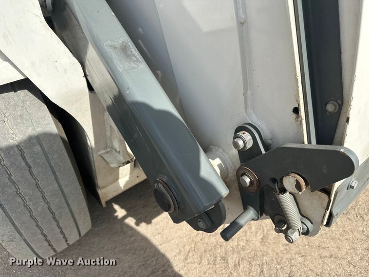 image for item FK1858 2007 Elgin Pelican street sweeper