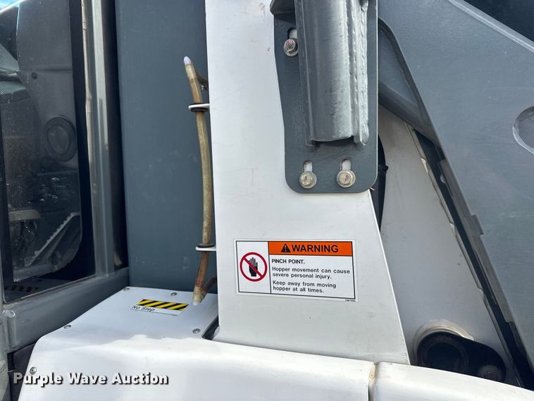 image for item FK1858 2007 Elgin Pelican street sweeper