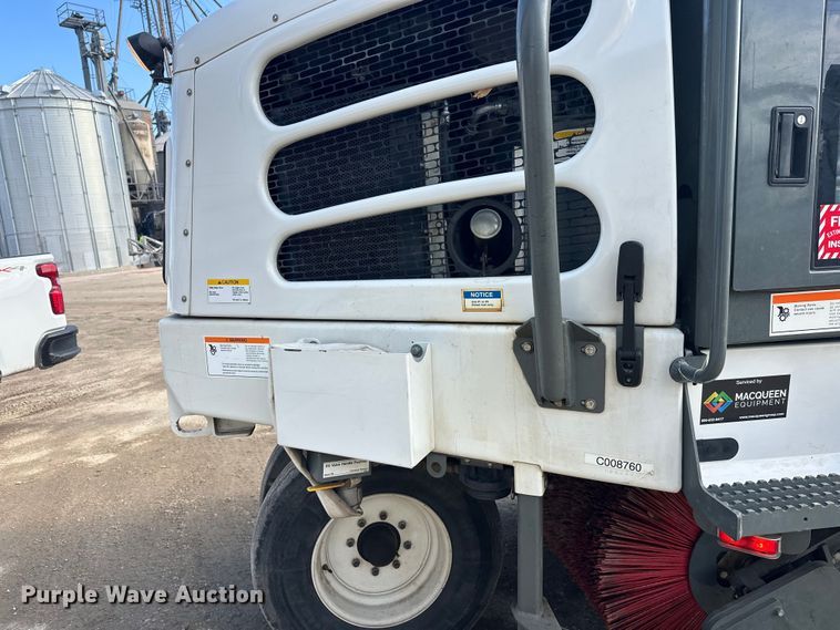 image for item FK1858 2007 Elgin Pelican street sweeper