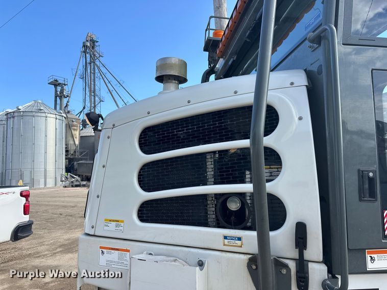 image for item FK1858 2007 Elgin Pelican street sweeper