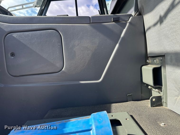 image for item FK1858 2007 Elgin Pelican street sweeper