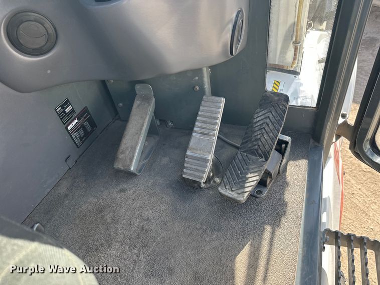 image for item FK1858 2007 Elgin Pelican street sweeper