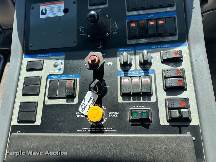 image for item FK1858 2007 Elgin Pelican street sweeper