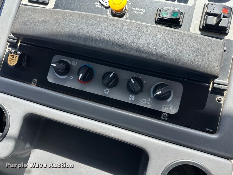 image for item FK1858 2007 Elgin Pelican street sweeper