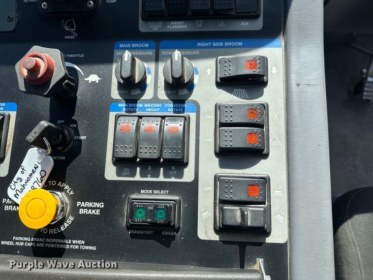 image for item FK1858 2007 Elgin Pelican street sweeper