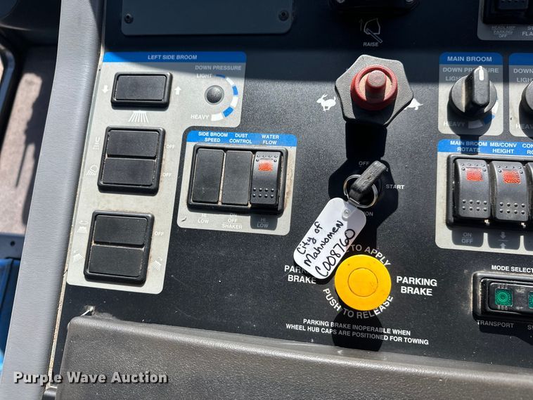 image for item FK1858 2007 Elgin Pelican street sweeper