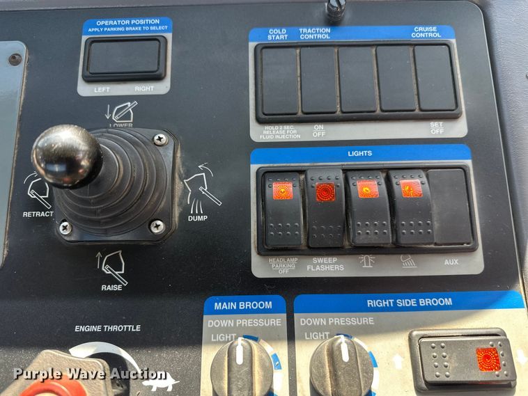 image for item FK1858 2007 Elgin Pelican street sweeper