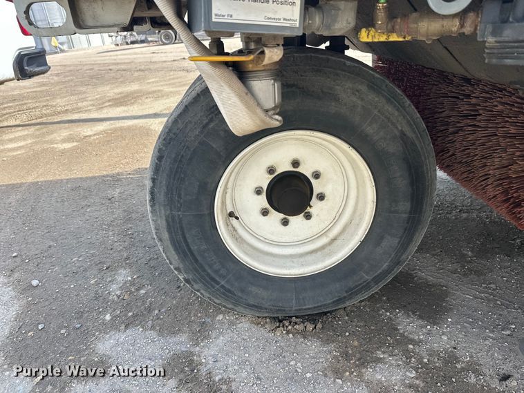 image for item FK1858 2007 Elgin Pelican street sweeper