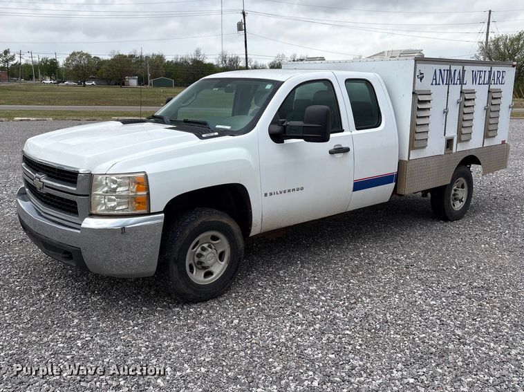 image for item NK9065 2009 Chevrolet Silverado 2500HD Ext. Cab animal control pickup truck