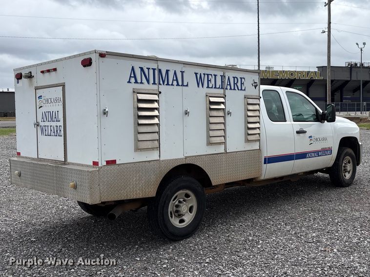 image for item NK9065 2009 Chevrolet Silverado 2500HD Ext. Cab animal control pickup truck