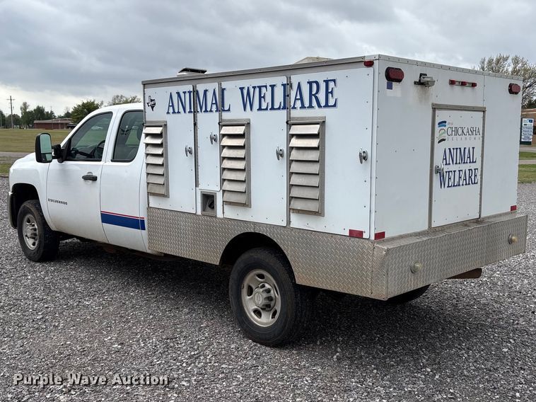 image for item NK9065 2009 Chevrolet Silverado 2500HD Ext. Cab animal control pickup truck