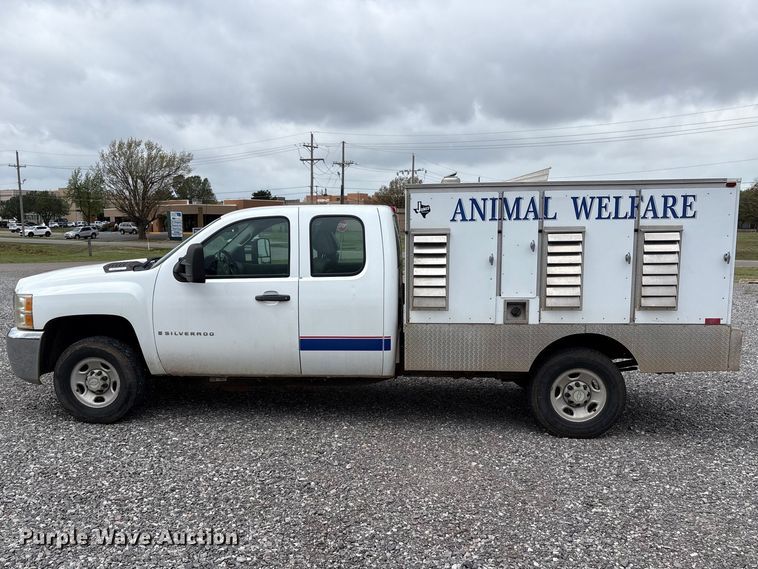 image for item NK9065 2009 Chevrolet Silverado 2500HD Ext. Cab animal control pickup truck