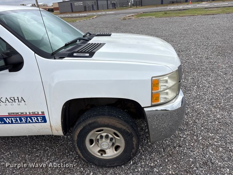 image for item NK9065 2009 Chevrolet Silverado 2500HD Ext. Cab animal control pickup truck