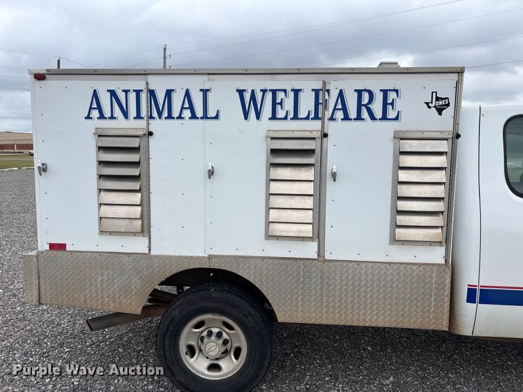 image for item NK9065 2009 Chevrolet Silverado 2500HD Ext. Cab animal control pickup truck