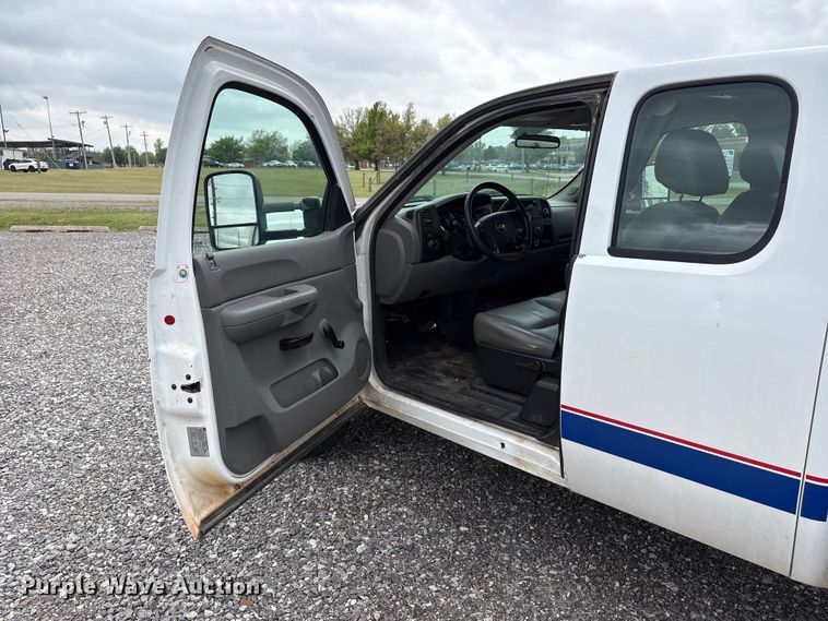 image for item NK9065 2009 Chevrolet Silverado 2500HD Ext. Cab animal control pickup truck