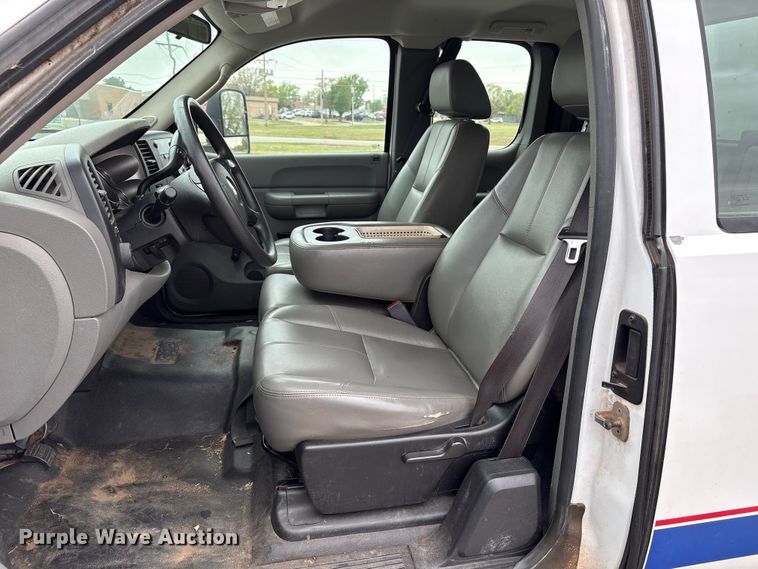 image for item NK9065 2009 Chevrolet Silverado 2500HD Ext. Cab animal control pickup truck