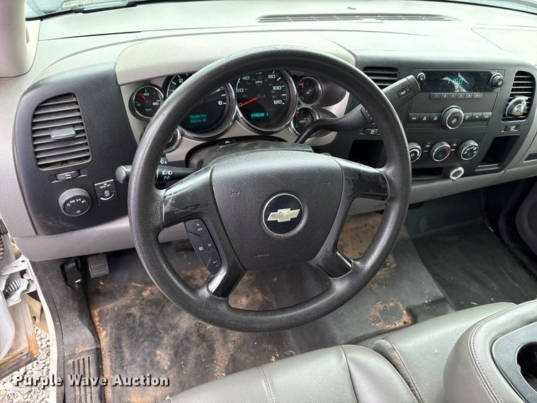 image for item NK9065 2009 Chevrolet Silverado 2500HD Ext. Cab animal control pickup truck