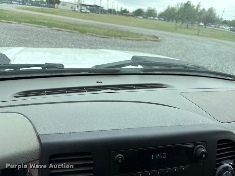 image for item NK9065 2009 Chevrolet Silverado 2500HD Ext. Cab animal control pickup truck