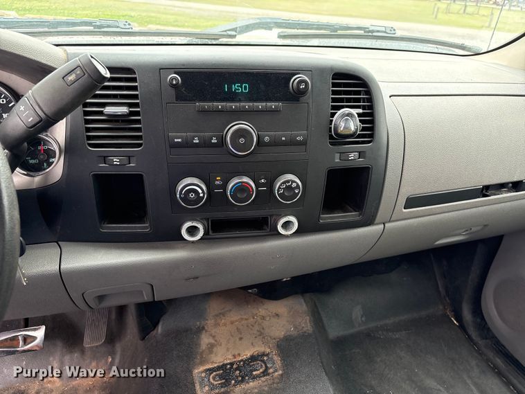 image for item NK9065 2009 Chevrolet Silverado 2500HD Ext. Cab animal control pickup truck