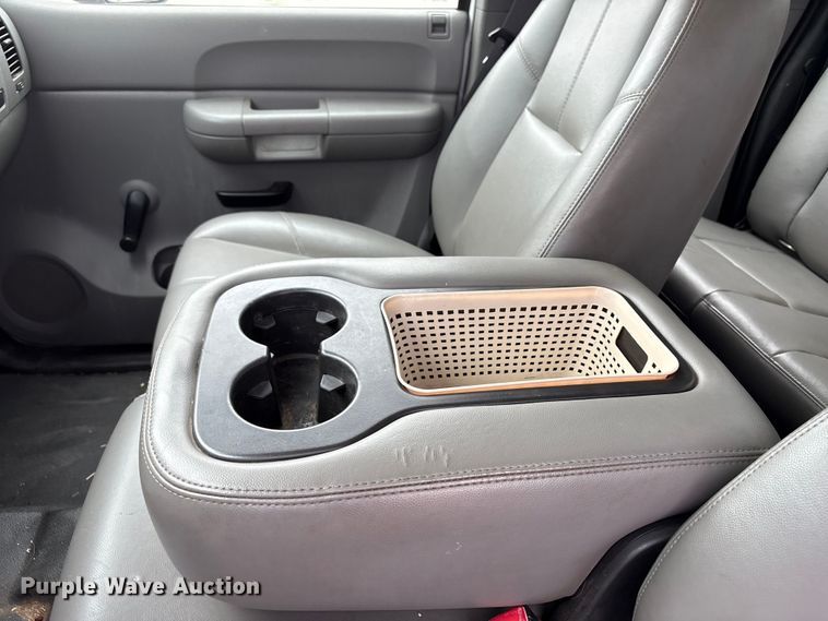 image for item NK9065 2009 Chevrolet Silverado 2500HD Ext. Cab animal control pickup truck