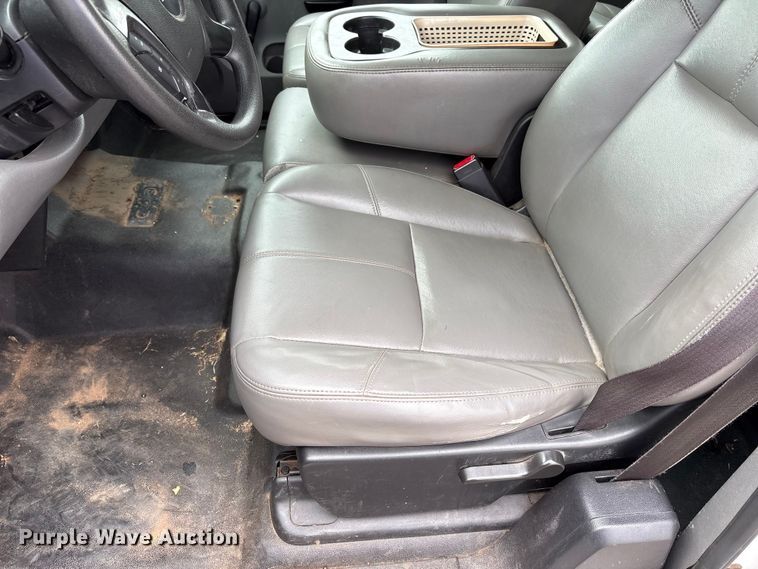 image for item NK9065 2009 Chevrolet Silverado 2500HD Ext. Cab animal control pickup truck