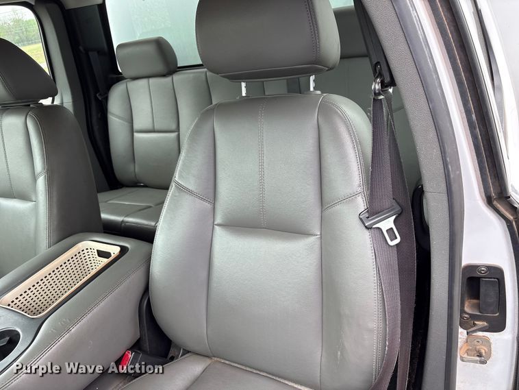 image for item NK9065 2009 Chevrolet Silverado 2500HD Ext. Cab animal control pickup truck