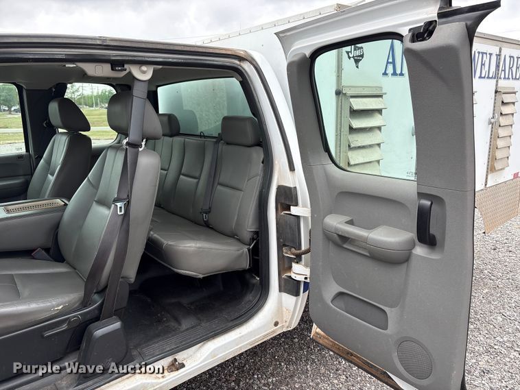 image for item NK9065 2009 Chevrolet Silverado 2500HD Ext. Cab animal control pickup truck