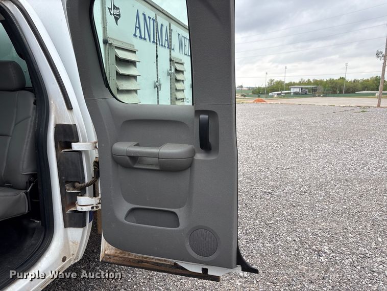 image for item NK9065 2009 Chevrolet Silverado 2500HD Ext. Cab animal control pickup truck