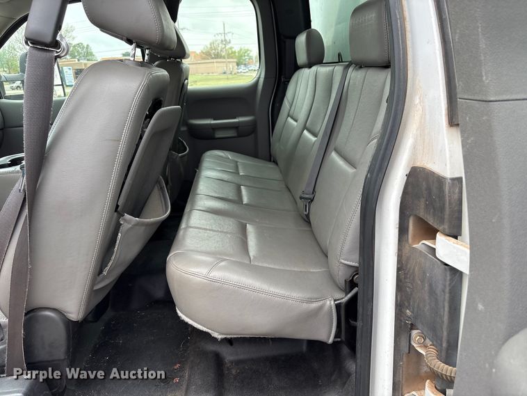 image for item NK9065 2009 Chevrolet Silverado 2500HD Ext. Cab animal control pickup truck