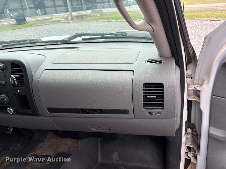 image for item NK9065 2009 Chevrolet Silverado 2500HD Ext. Cab animal control pickup truck