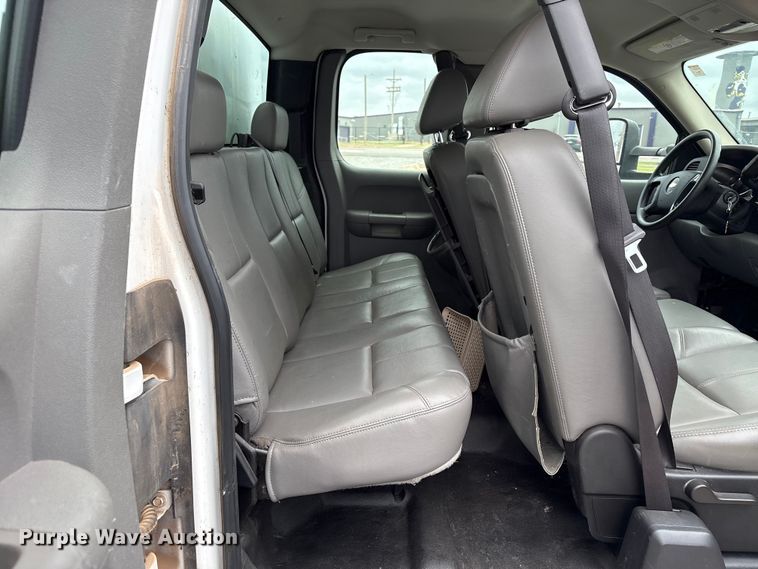 image for item NK9065 2009 Chevrolet Silverado 2500HD Ext. Cab animal control pickup truck