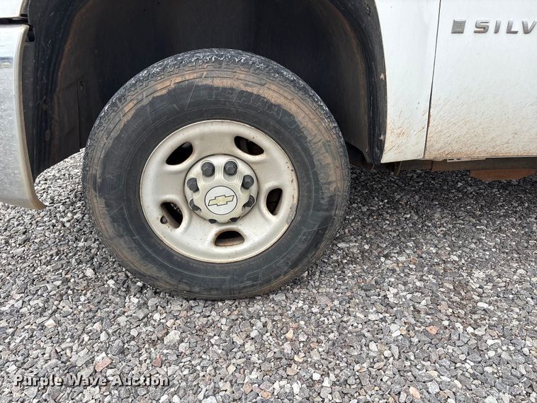 image for item NK9065 2009 Chevrolet Silverado 2500HD Ext. Cab animal control pickup truck