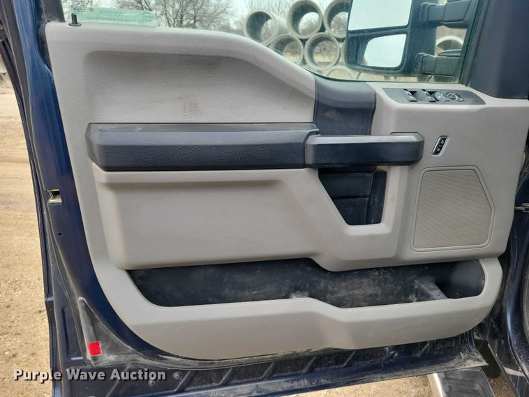 image for item NK9926 2019 Ford F250 Super Duty Ext. Cab pickup truck