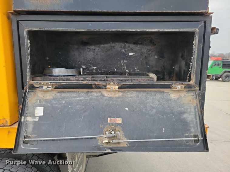 image for item NK9929 2008 Ford F450 Super Duty traffic sign truck