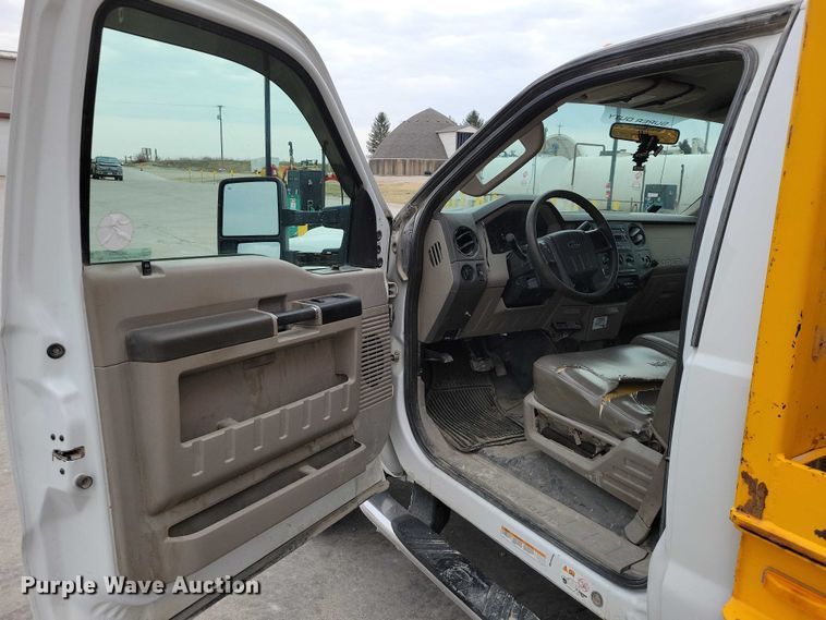 image for item NK9929 2008 Ford F450 Super Duty traffic sign truck