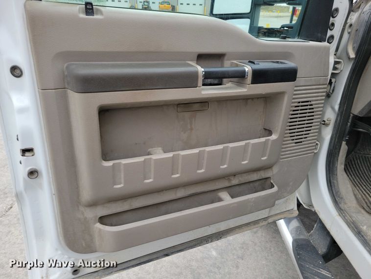 image for item NK9929 2008 Ford F450 Super Duty traffic sign truck