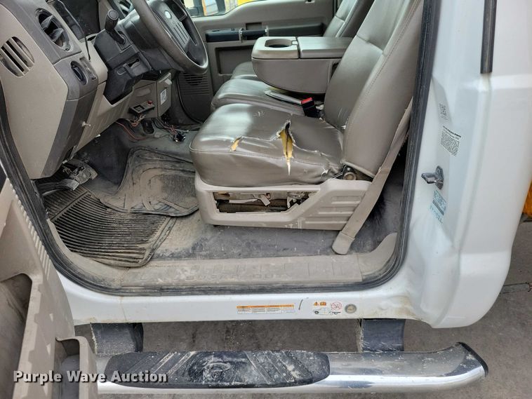 image for item NK9929 2008 Ford F450 Super Duty traffic sign truck