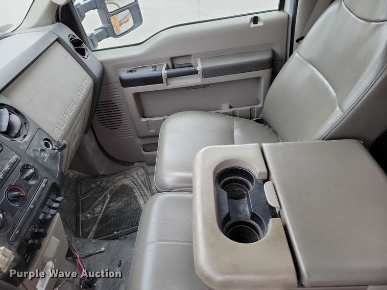 image for item NK9929 2008 Ford F450 Super Duty traffic sign truck