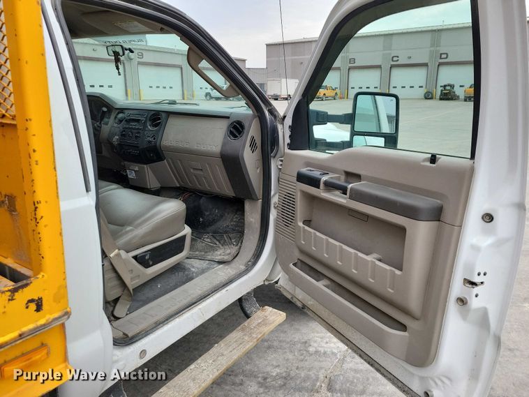 image for item NK9929 2008 Ford F450 Super Duty traffic sign truck