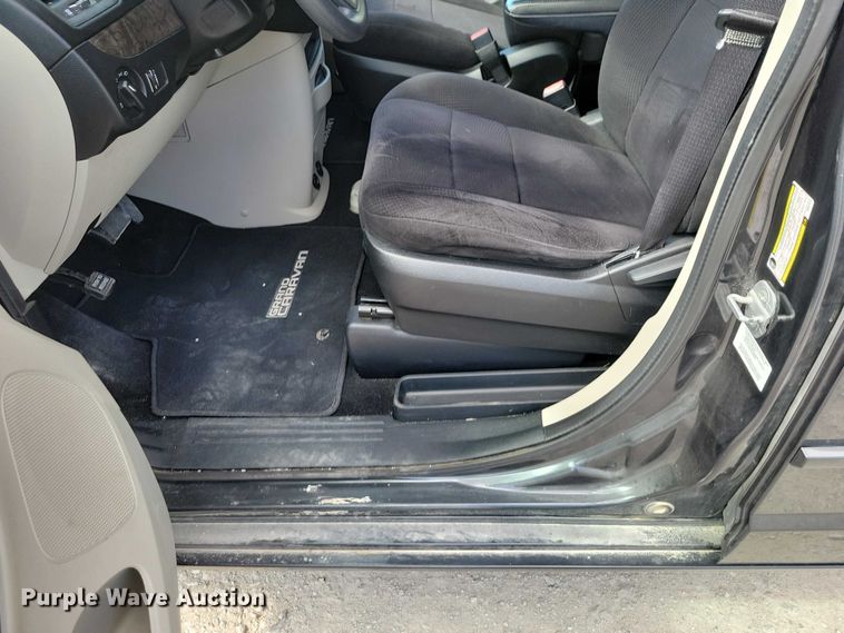 image for item NK9931 2011 Dodge Grand Caravan van