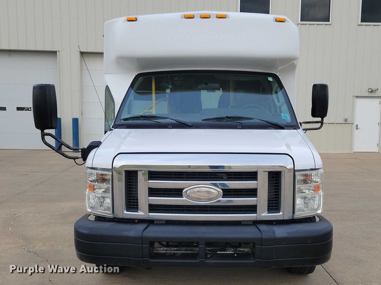 image for item NK9958 2014 Ford  E450 shuttle bus