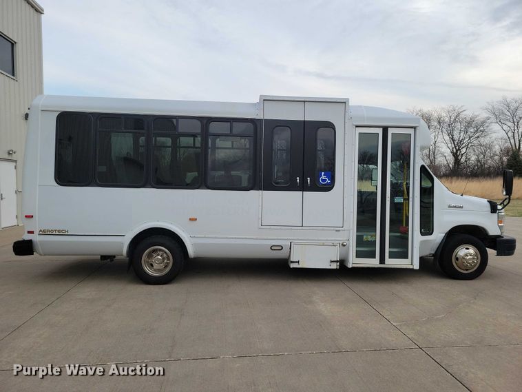 image for item NK9958 2014 Ford  E450 shuttle bus