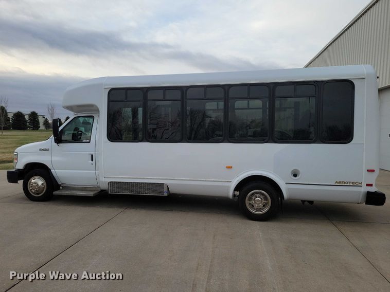 image for item NK9958 2014 Ford  E450 shuttle bus